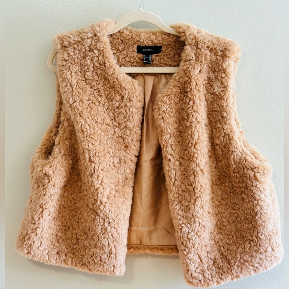 Forever 21 Plus Size Faux Fur Vest in Light Brown - Picture 1 of 4